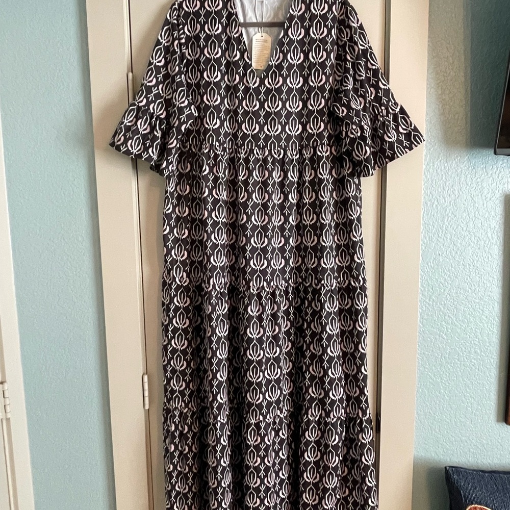 Elegant Black and White Patterned Dress